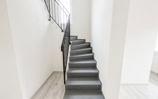 Duplex despartit prin camera tehnica, 5 camere, asfalt | Giarmata Vii - Poză 2