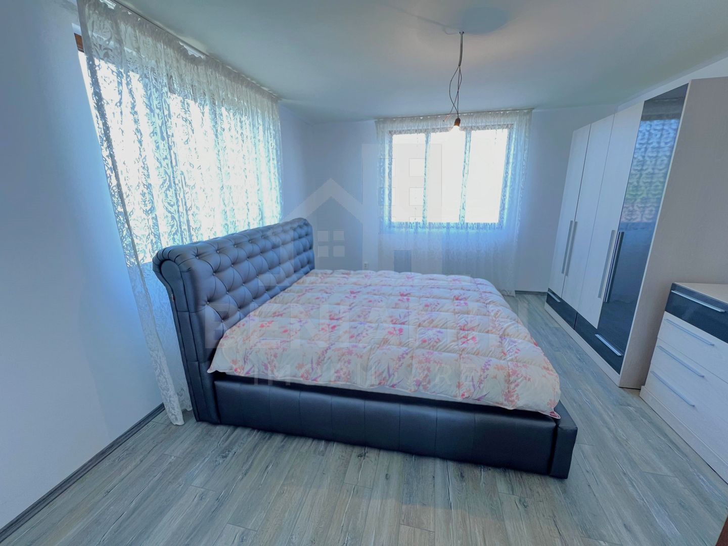 Casa 5 Dormitoare 2 bucatarii 3 bai Living-Toate utilitatile-Popoveni - Poză 3