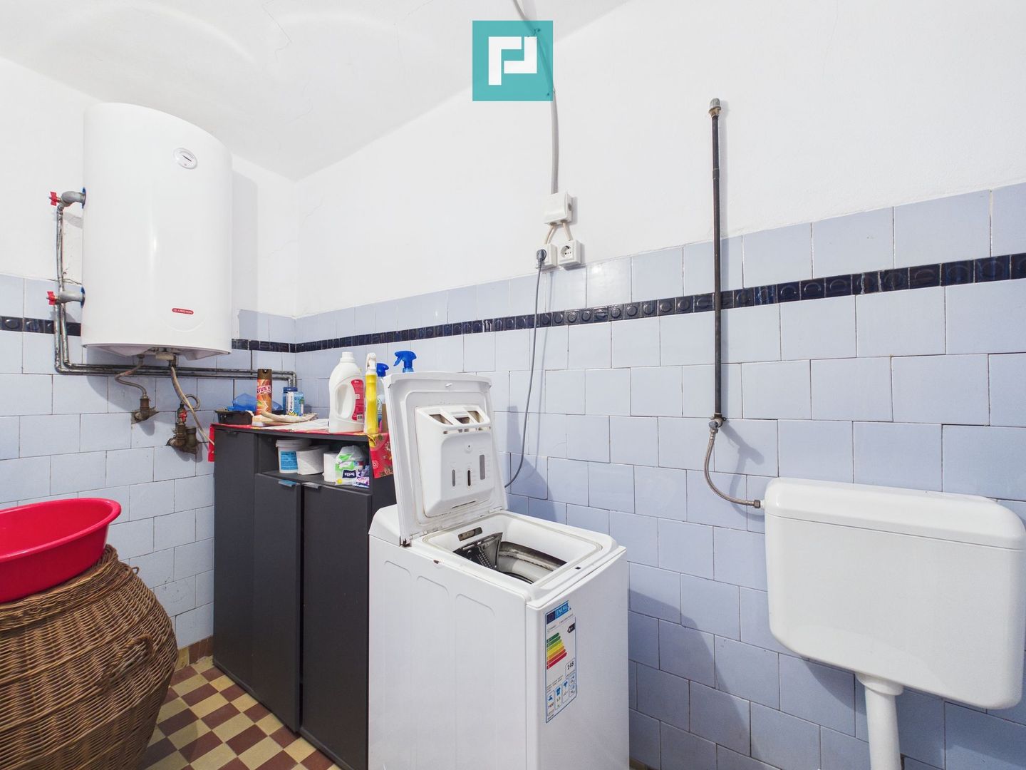 Casă solidă cu 5 camere in localitatea Almaș, Arad - Poză 17