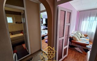 Apartament cu 3 camere in zona centrala - Filiasi - Poză 8