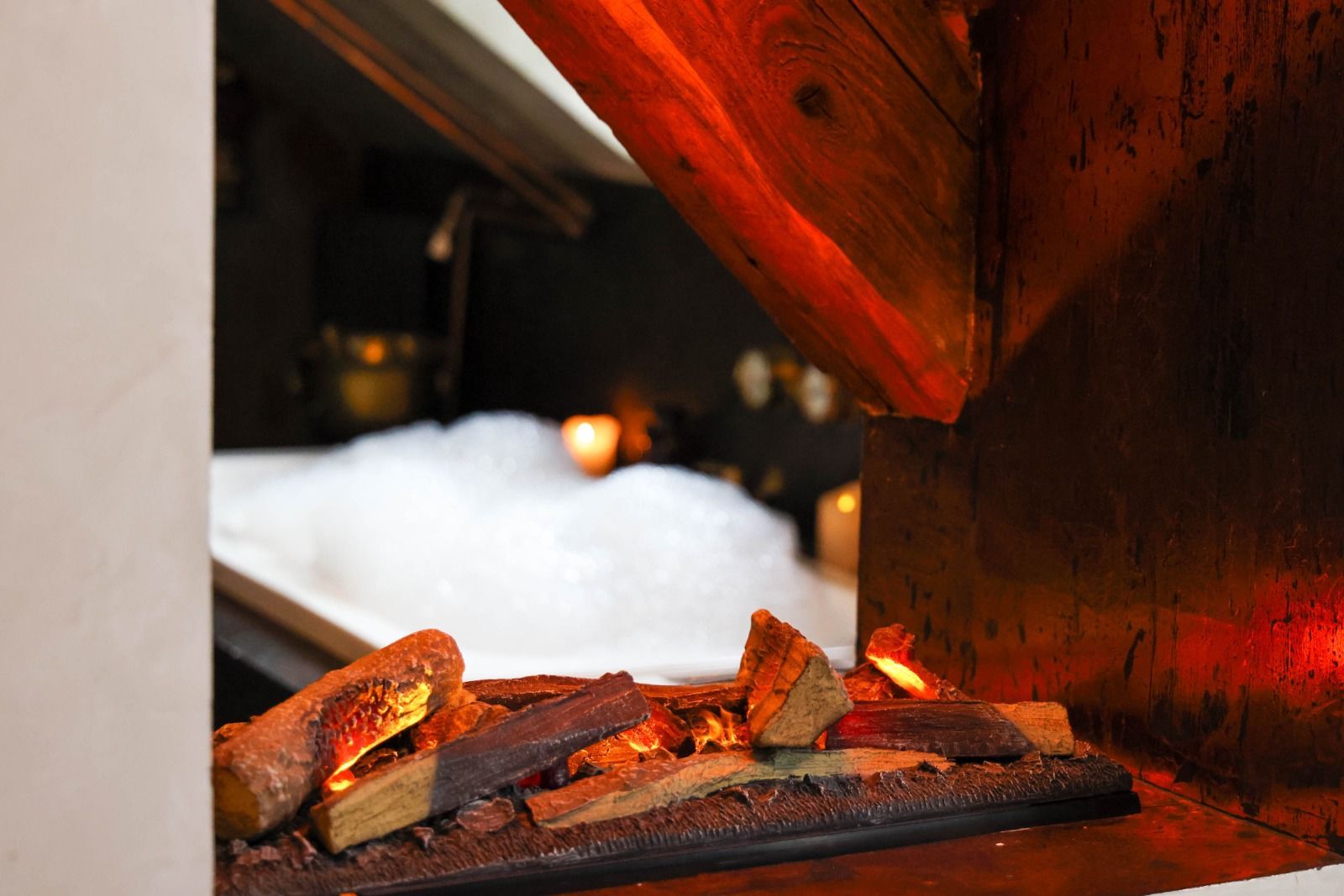 Bijuterie arhitecturală cu dotări smart in centrul Brasovului - Poză 11