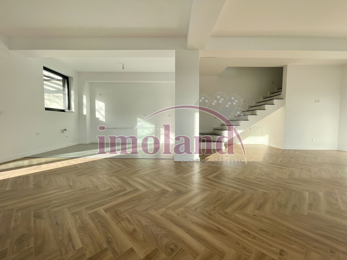 Vanzare Vila 250 mp 6 camere 4 bai, finisaje premium | Iancu Nicolae - Poză 2