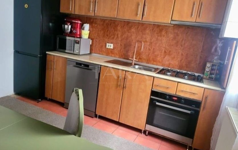 Apartament 3 camere modern, decomandat,  zonă excelentă. - Poză 4