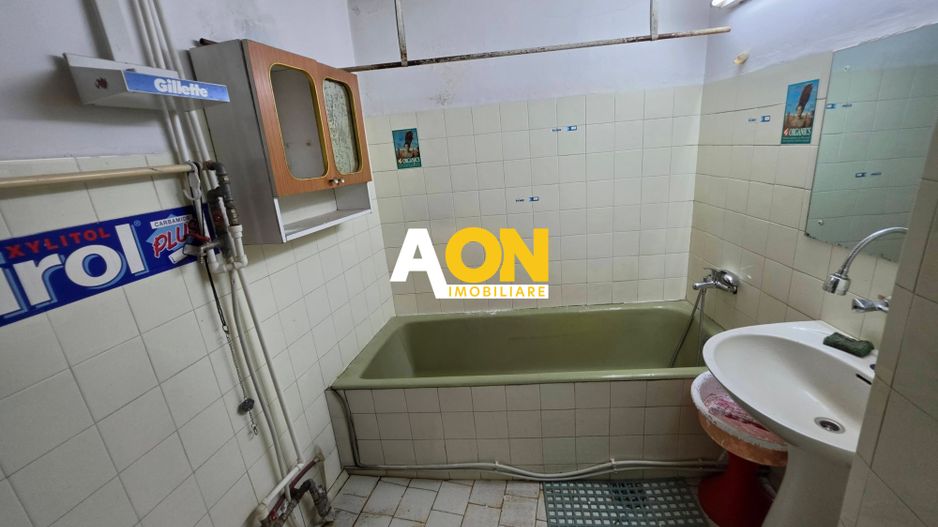 Casa 8 camere, cu 2 corpuri de cladire,  387 mp teren, zona Centru - Poză 14