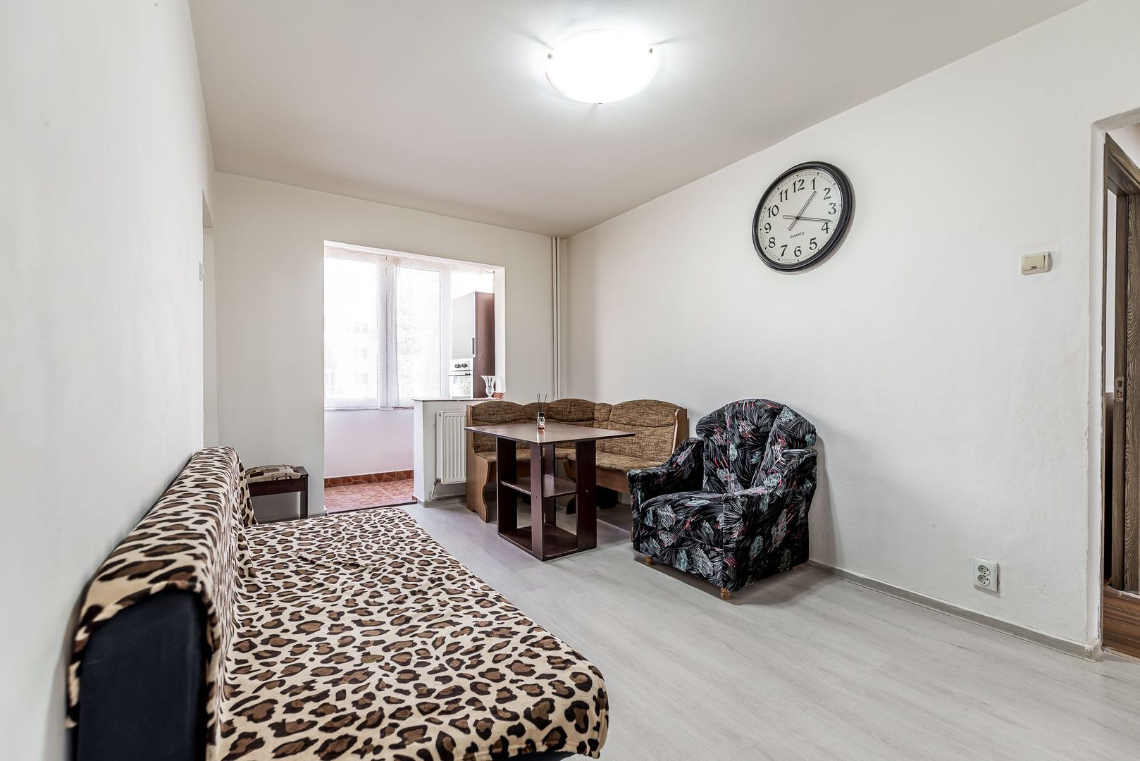 Apartament cu 3 camere, etaj 1 + loc de parcare pe Aleea Predeal - Poză 3