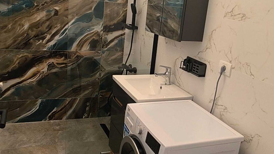 Închiriez garsonieră modernă, Decebal, bloc nou, centrală proprie - Poză 8