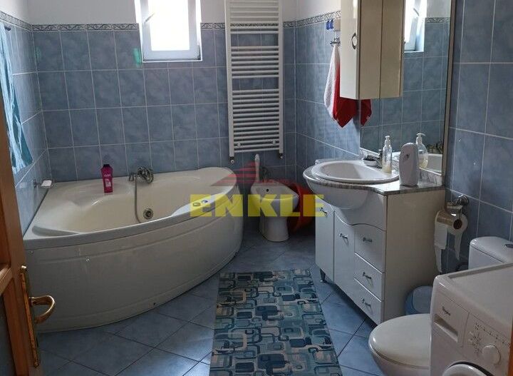 Vila 240 mp , situata la Ciusmea, pret 190000 euro neg - Poză 8
