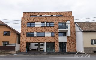 Spatiu comercial cu front stradal in locatie intens circulata - Poză 1