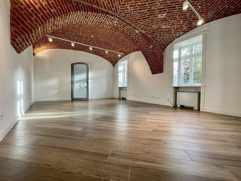 Spatiu birou in cladire istorica restaurata - Poză 2