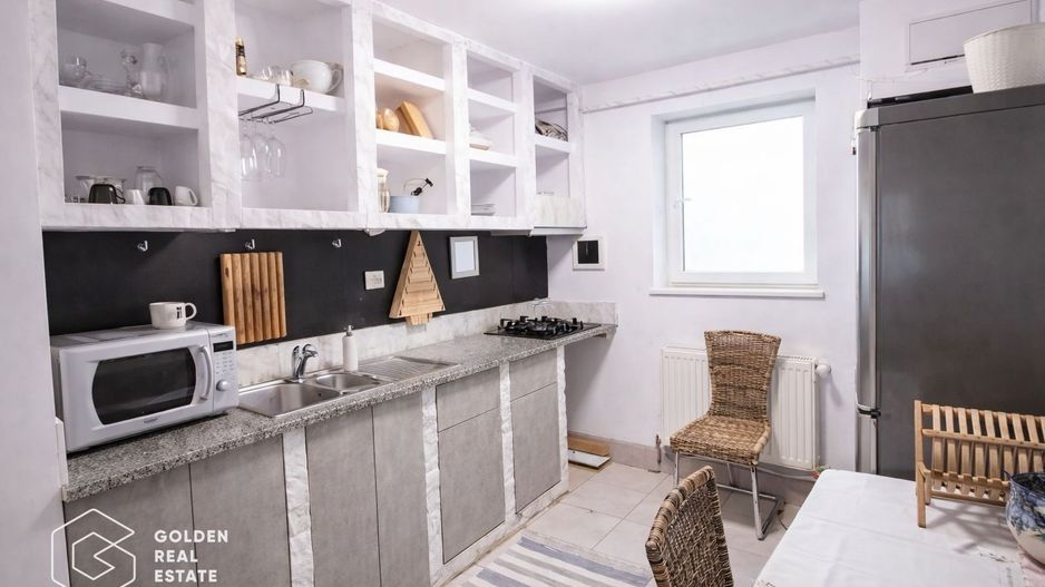 Vilă exclusivistă cu funcțiuni mixte, în Sânandrei- potențial investițional - Poză 9