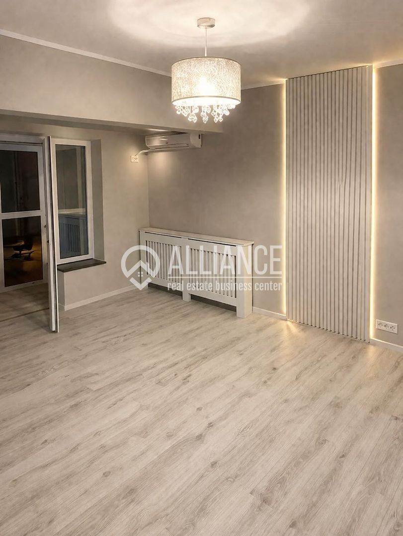 Spatiu comercial  la parter bloc - (COD 10) CAPITOL - Poză 1