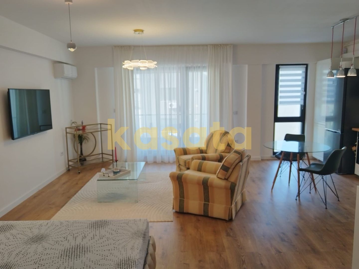 Studio mobilat de închiriat | Ivory | Balcon - Poză 2