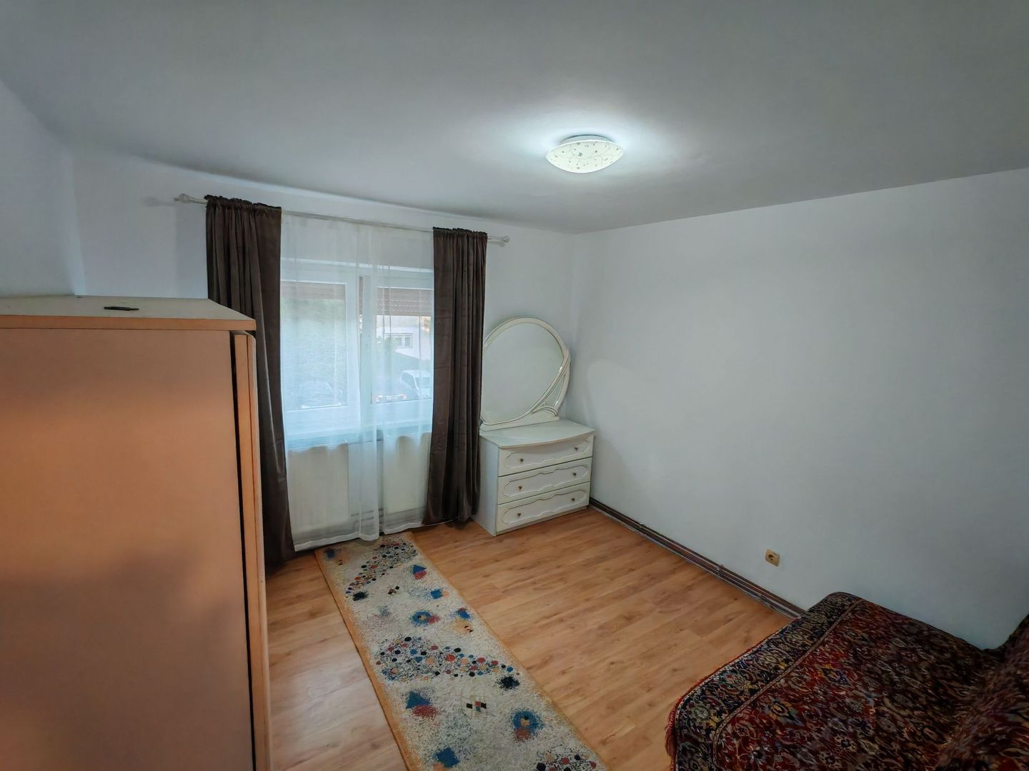 Ofer spre închiriere, pe termelung, apartament 2 camere, etaj 1n - Poză 4