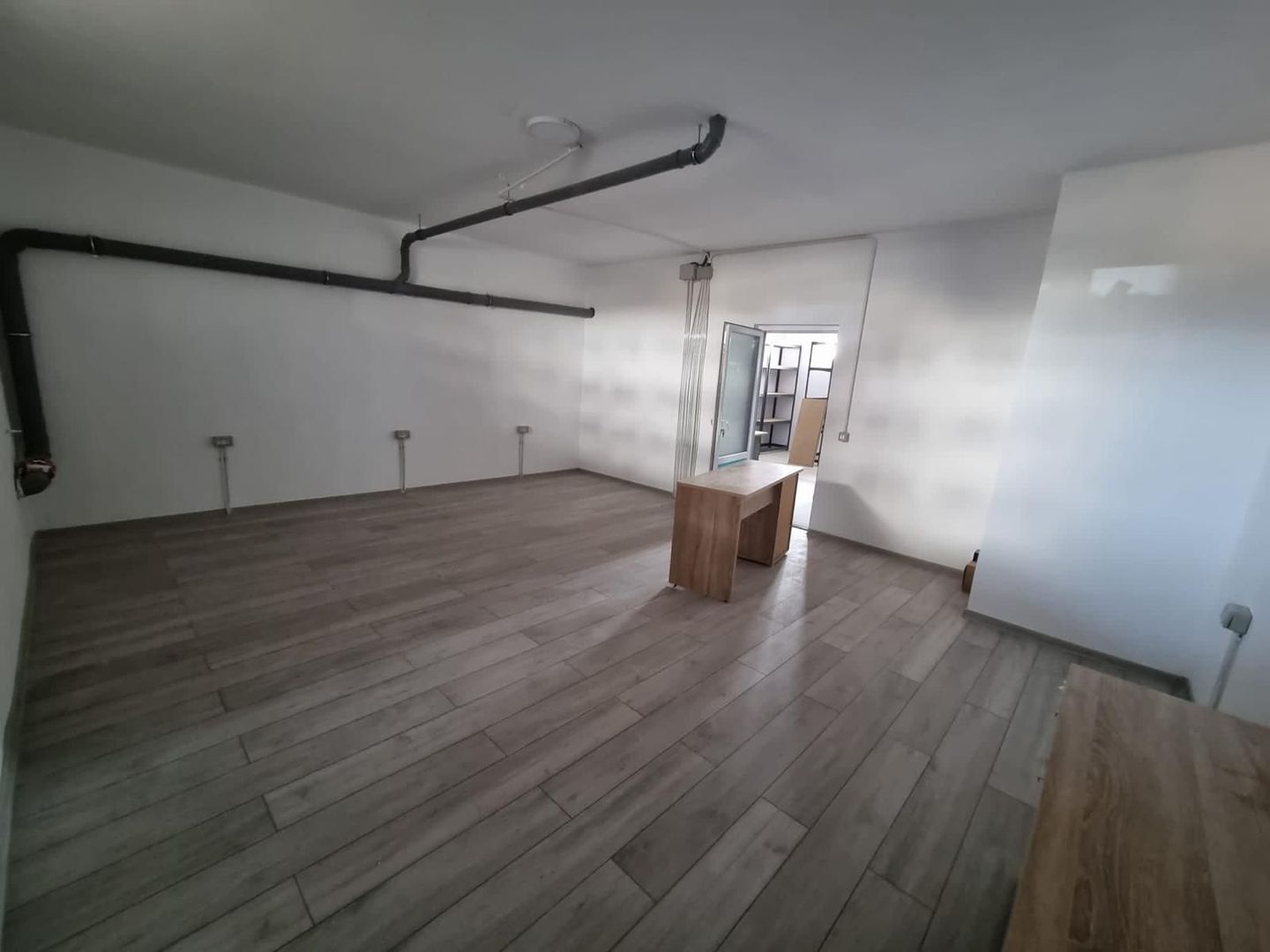 SPATIU - DEPOZIT / 358.1 MP, 2 GRUPURI SANITARE, RAMPA ACCES, LIBER - Poză 1