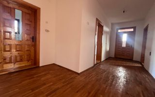 Vanzare casă spațioasă cu teren generos în Cândești Vale–jud Dambovita - Poză 12