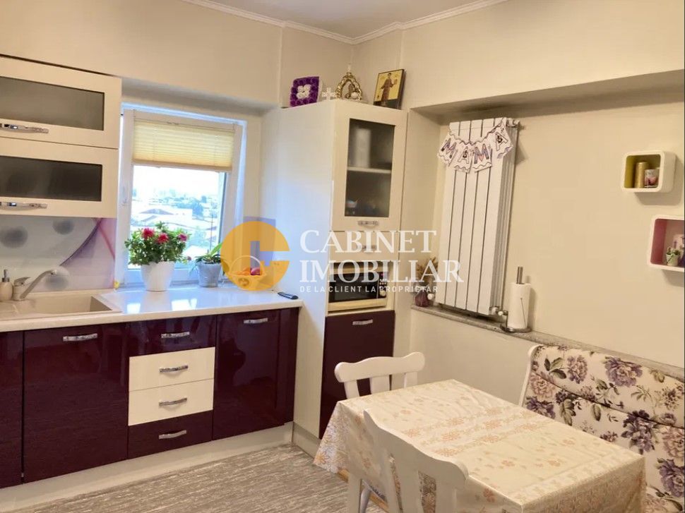 Apartament 4 camere Decomandat - Etaj Intermediar - Zona Nicolina - Poză 3