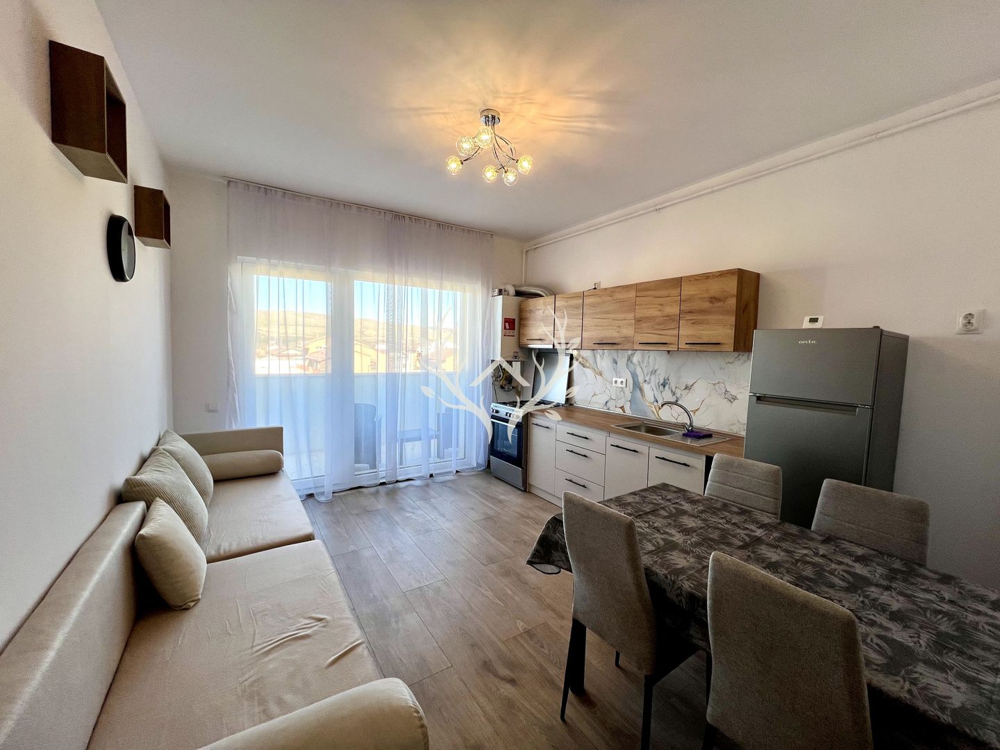 Apartament 2 camere, bloc nou 2025, terasa spatioasa – Str. Eroilor - Poză 1