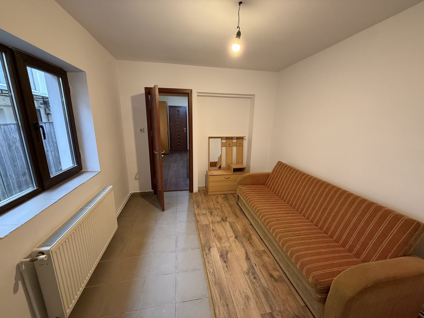 Spațiu de închiriat in vila - 2 camere +birou și curte, Campina - Poză 2