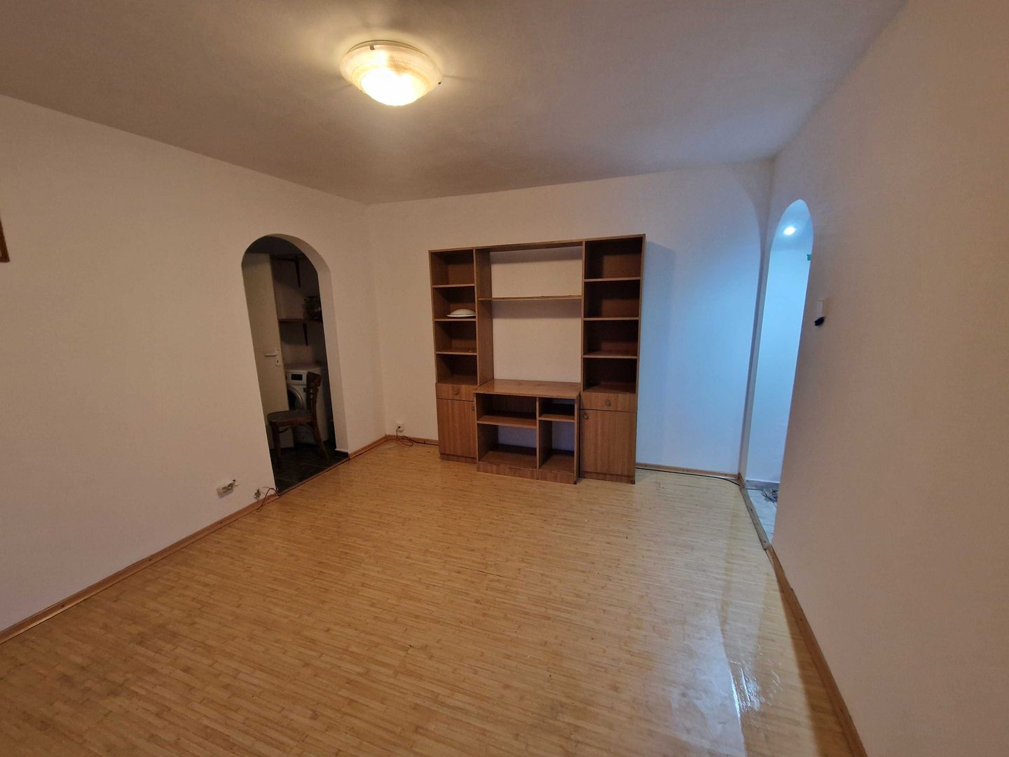 De inchiriat apartament 2 camere , Piata Resita Sector4 - Poză 3