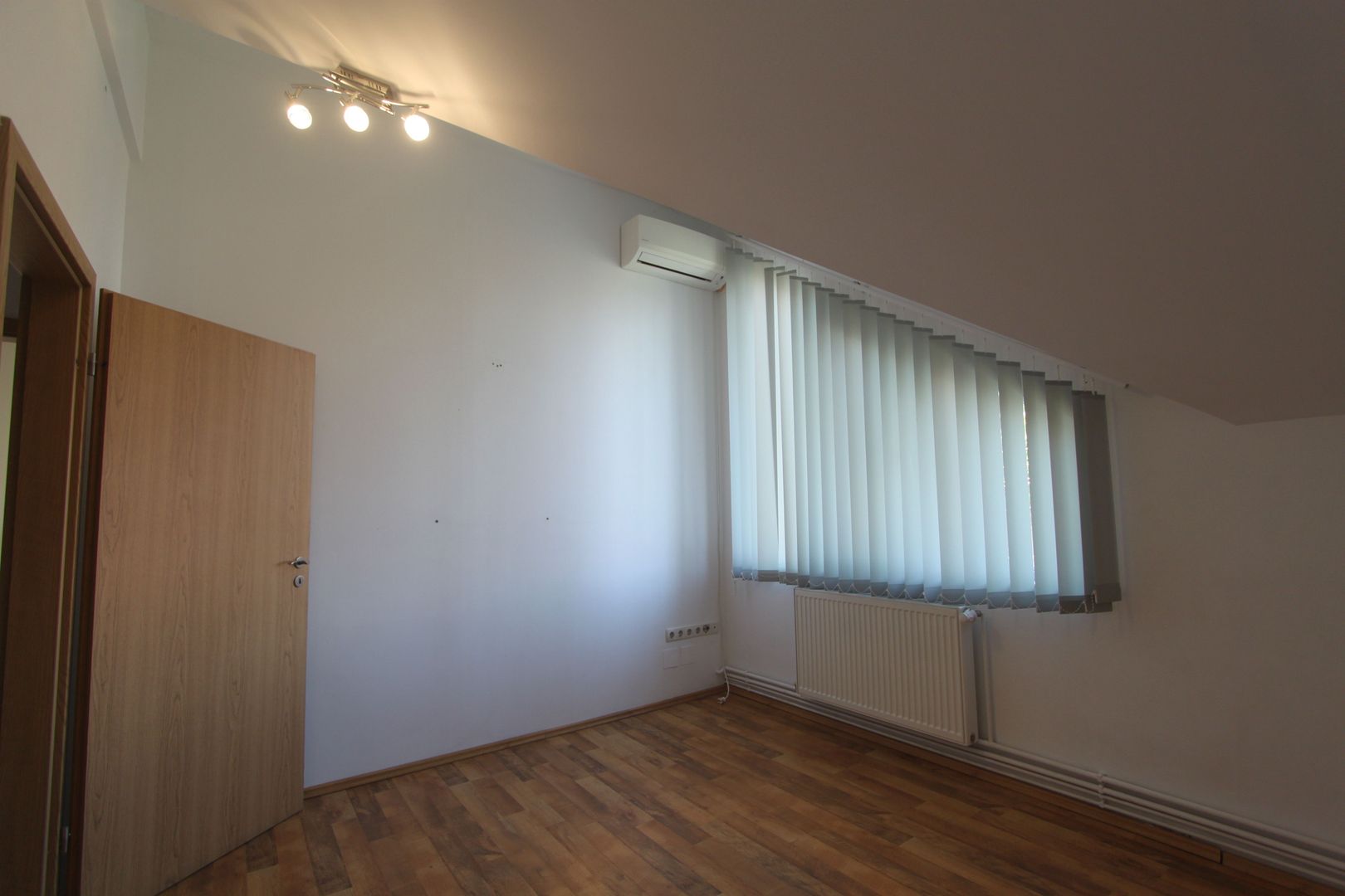 Birouri la casa - 120 mp, zona Circumvalatiunii - Poză 20