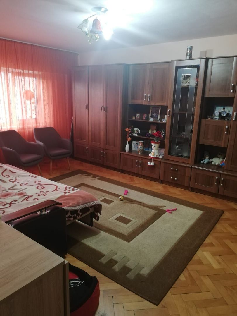 ageuropa.ro vinde ap 3 cam DECOMANDATE în Carpați 2 la etajul 4. - Poză 4