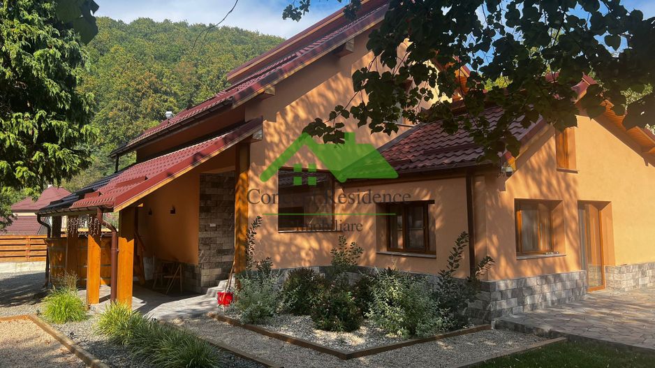 De vânzare – Casă P+M Ferneziu, zonă liniștită sub pădure 🌲 - Poză 2