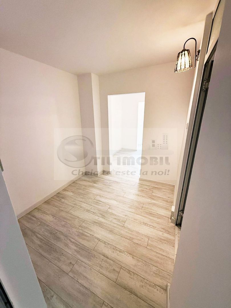 Liber, apartament 3 camere Nicolina 1, renovat modern, baie cu geam - Poză 4