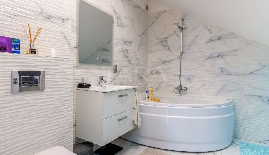 Duplex modern în Florești, cu 4 camere, curte proprie și parcare. - Poză 6