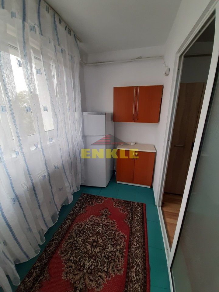 Garsoniera, zona Primaverii/BCR, et.3, mobilata/utilata, 160 euro - Poză 3