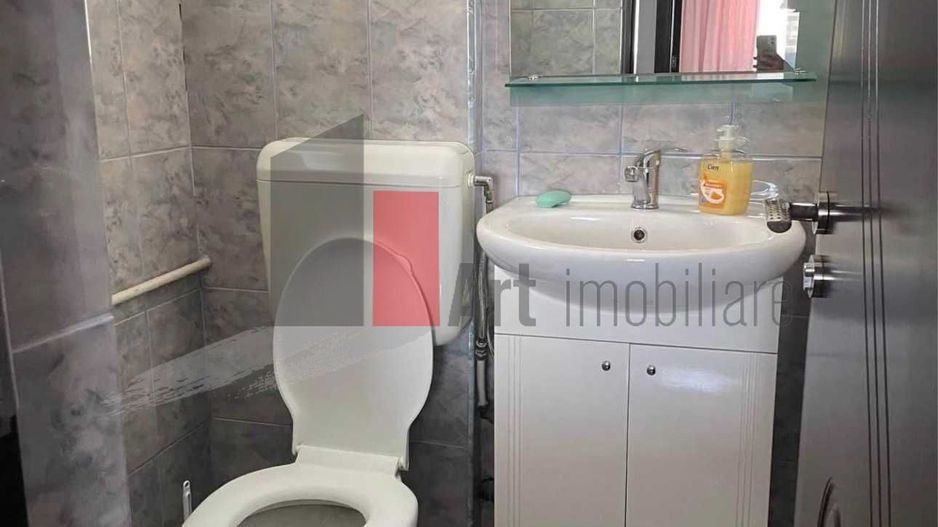 Inchiriez apartament 3 camere  si loc de parcare in zona Piata Gorjului - Poză 7