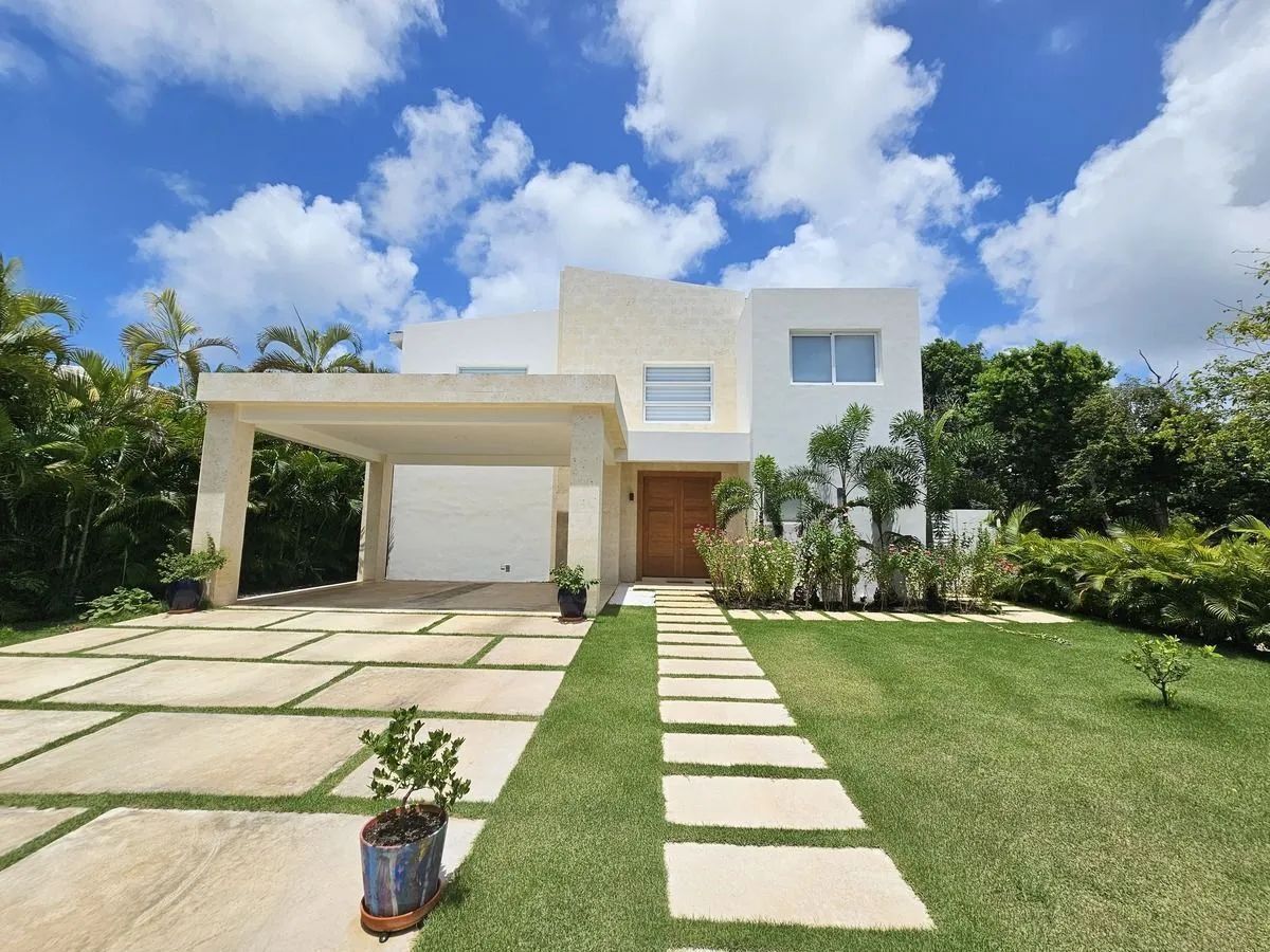 Vilă modernă de lux cu piscină privată - Poză 2