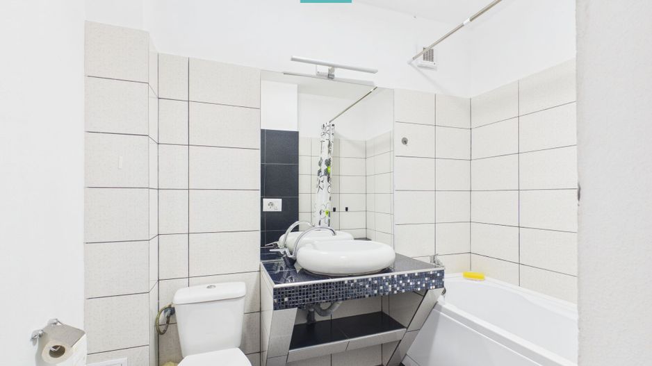 Apartament cu 3 camere si curte in Alfa - Poză 5