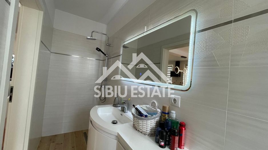 Casa cvadruplex de vanzare 4 camere, 2 locuri de parcare - Poză 14