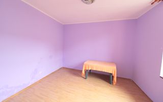 De vanzare casa cu 3 camere, zona Port, 65.000 euro - Poză 3