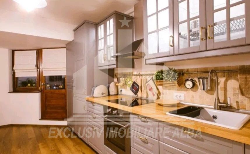 Apartament cu 3 camere de vanzare, Centru - Poză 2