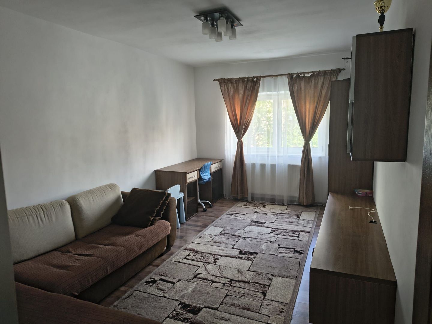 aartament de 3 camere de inchiriat - Poză 1