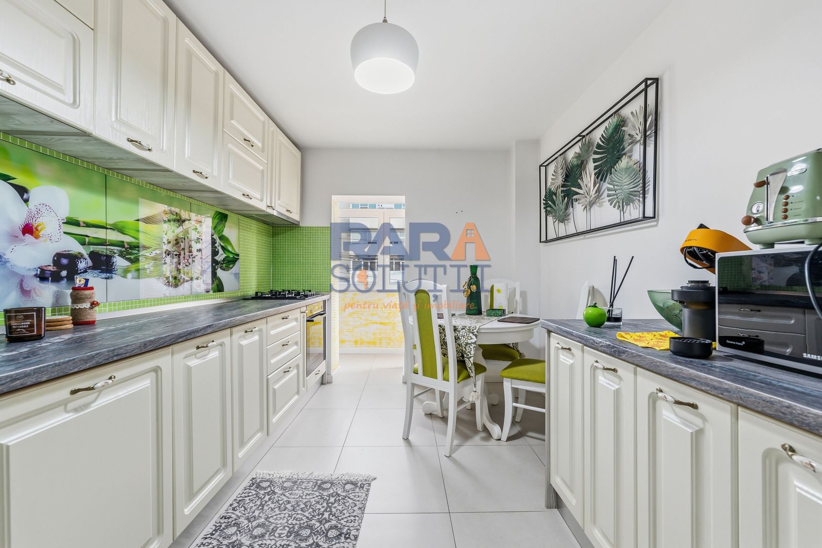 Apartament spațios cu 4 camere - renovat modern, mobilat și utilat - Poză 1