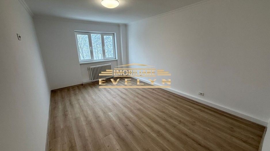 De vânzare apartament 2 camere – Pietonalul Unirii - Poză 2