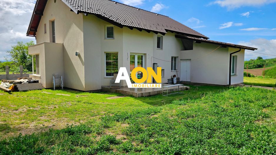 Casa noua, 6 camere, 2763 mp teren, comuna Vintu de Jos - Poză 2