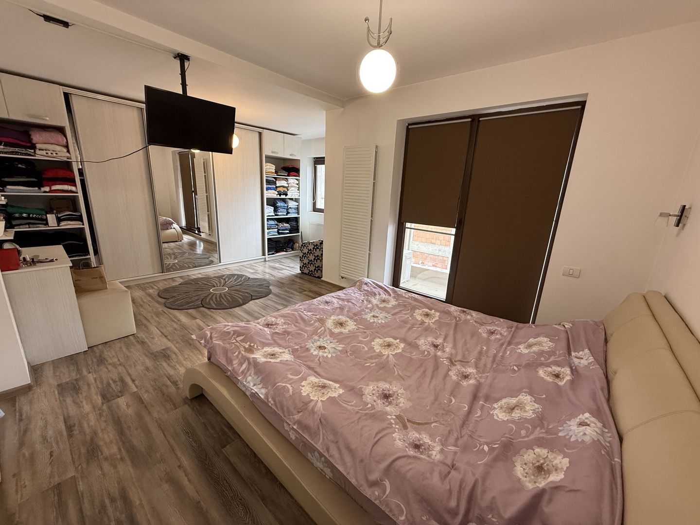 Casă înșiruită complet mobilată + curte+ 2 parcari în complex inchis! - Poză 7