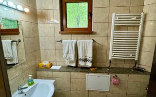 Oază de liniște și confort la poalele pădurii – Casa ta de vis! - Poză 10