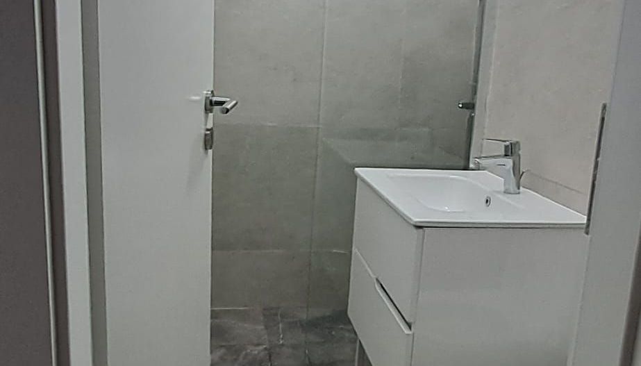 Apartament 2 camere, decomandat, Piata Victoriei, complet renovat, parter. - Poză 9