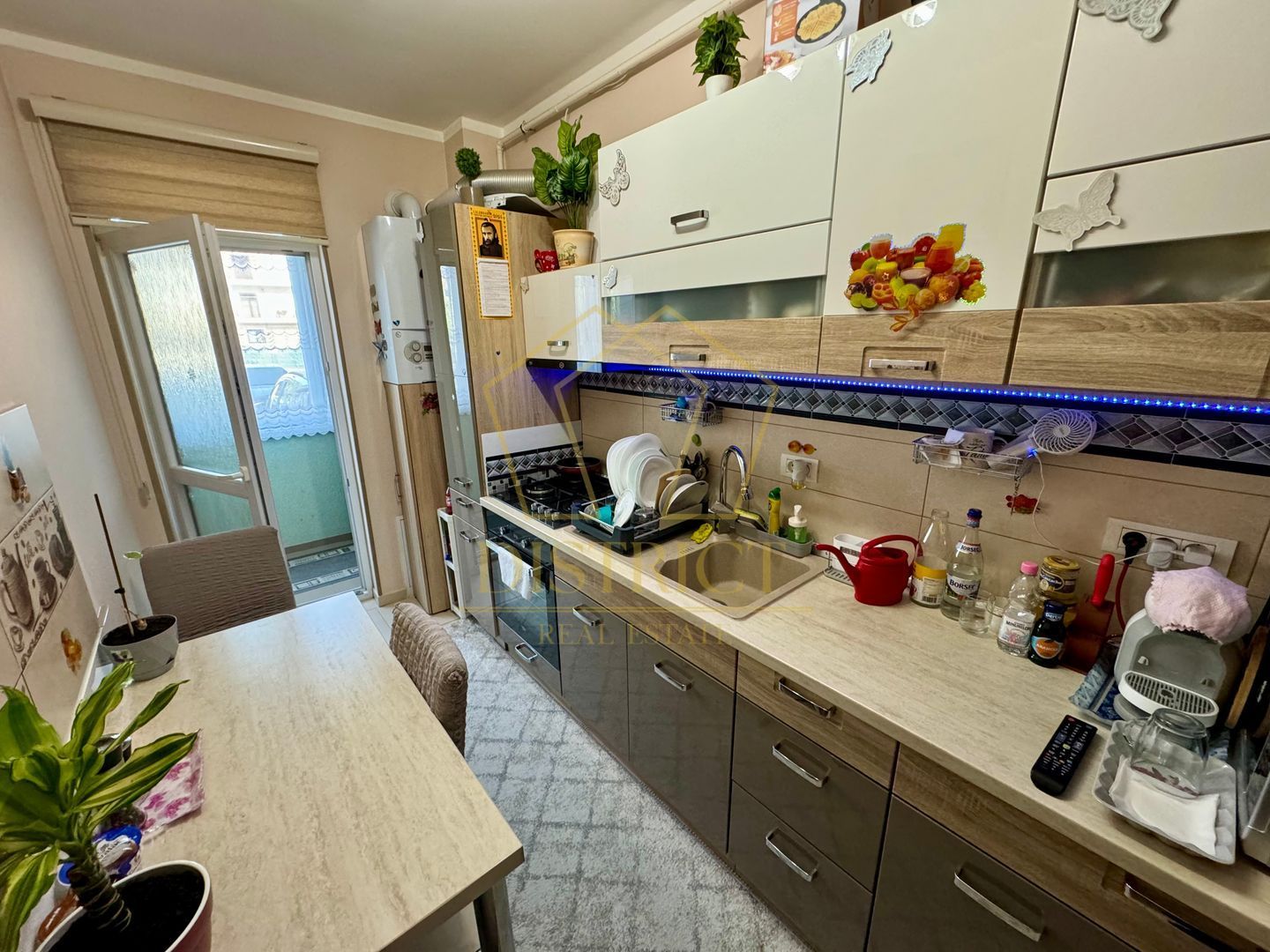 Apartament cu 3 camere mobilat si utilat la parter in Giroc la asfalt. - Poză 10