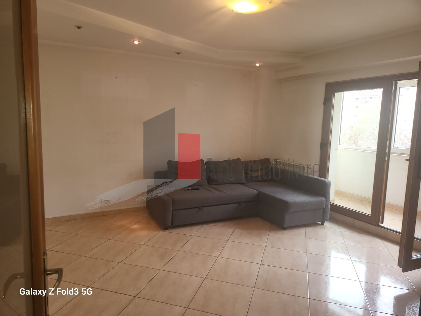 Apartament 3 camere decomandat - Poză 2