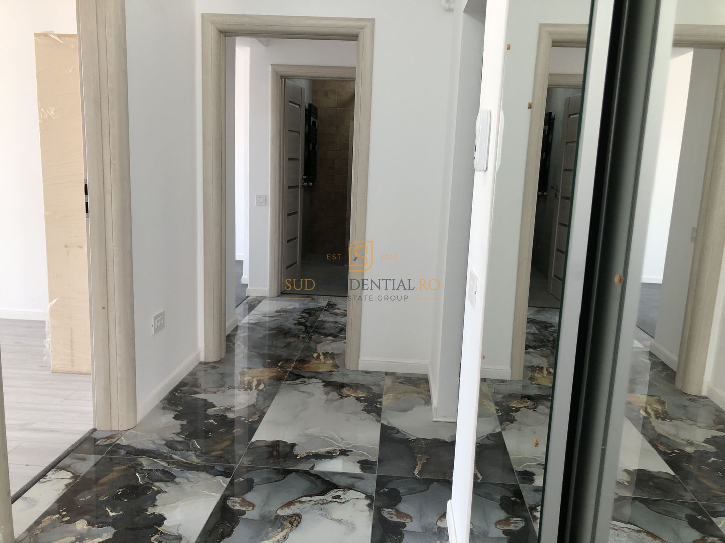 Apartament 3 camere, terasa 60 mp, 2 bai, parcare subterana inclusa - Poză 10