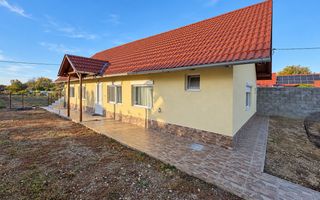 Casă pe parter, cu teren de 1.280 mp și foișor închis – Covăsânț, Arad - Poză 1