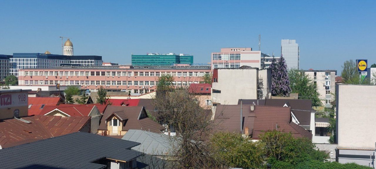 Vand apartament 4 camere situat la 10 min de Piata Unirii - Poză 2