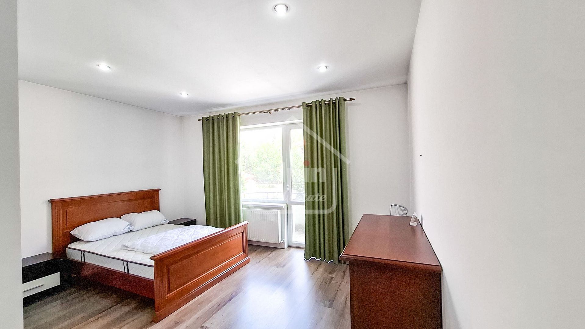 Apartament Suprafata Generoasa I Centrul Civic - Poză 9