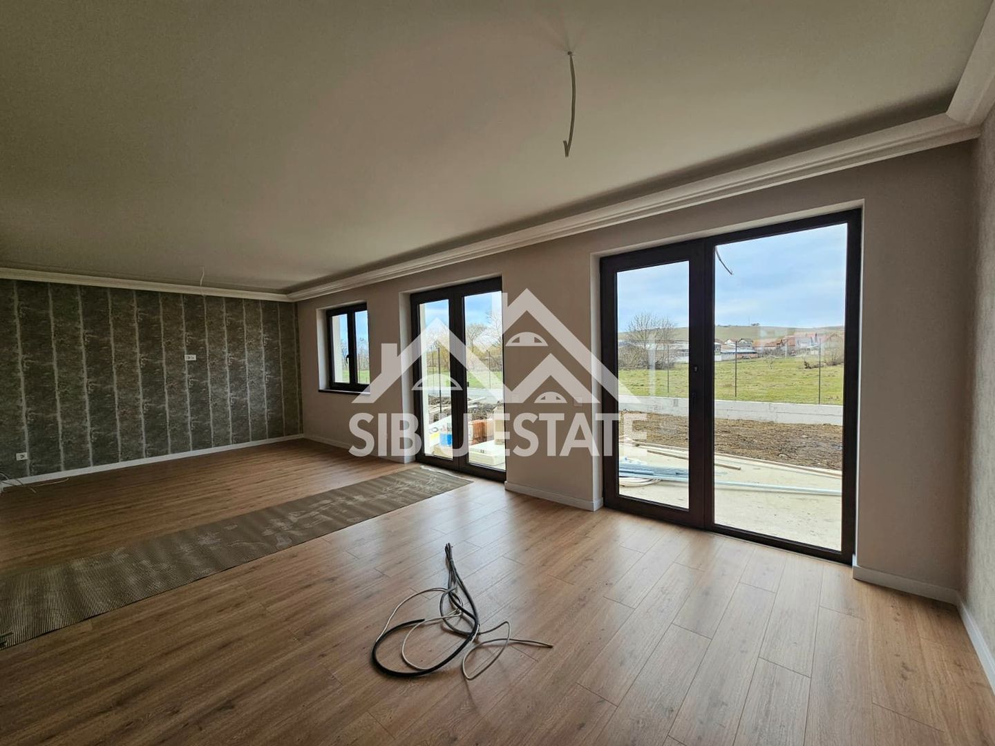 Casa noua amenajata, gata de mutare - Poză 4