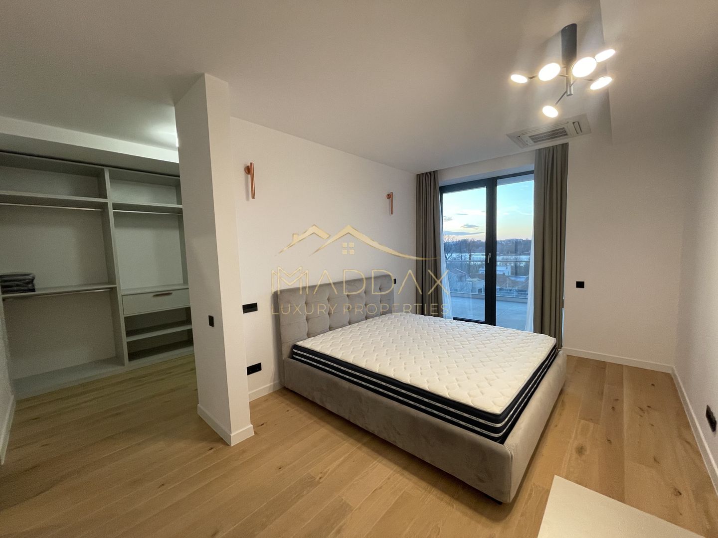 **APARTAMENT ELEGANT** FLOREASCA **CU VEDERE SPECTACULOASA CATRE LAC - Poză 20
